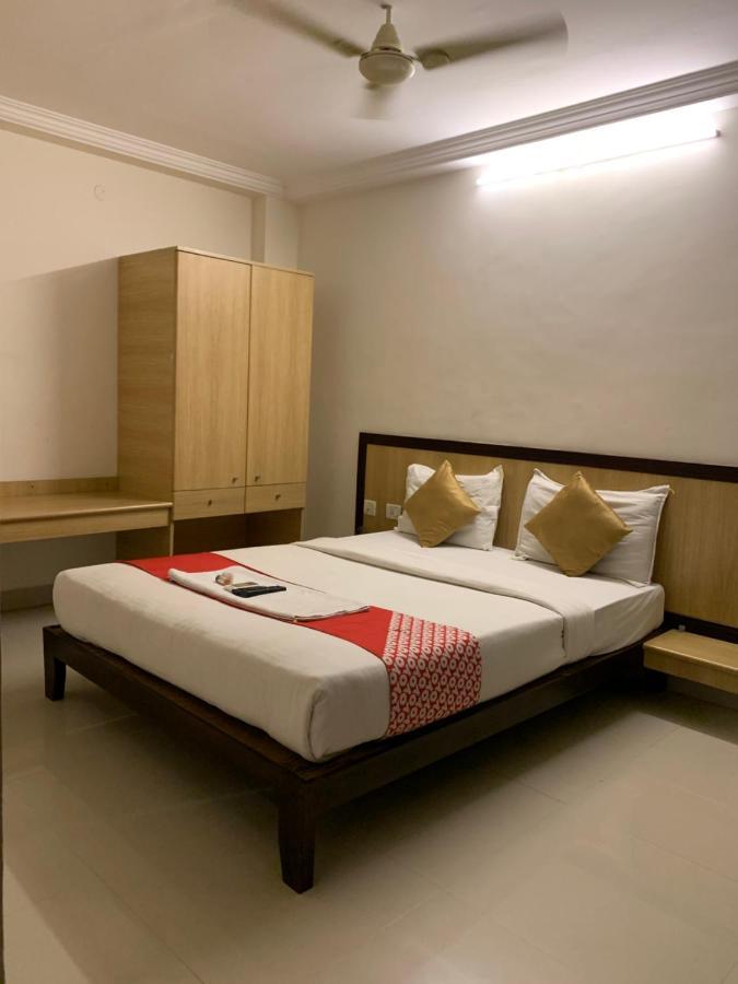 Hotel Half Moon Chennai Exteriör bild