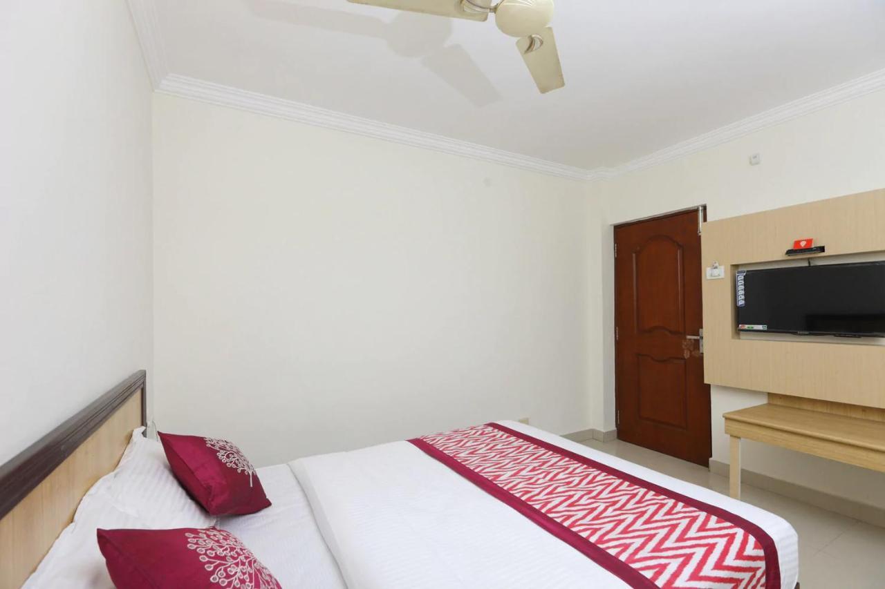 Hotel Half Moon Chennai Exteriör bild