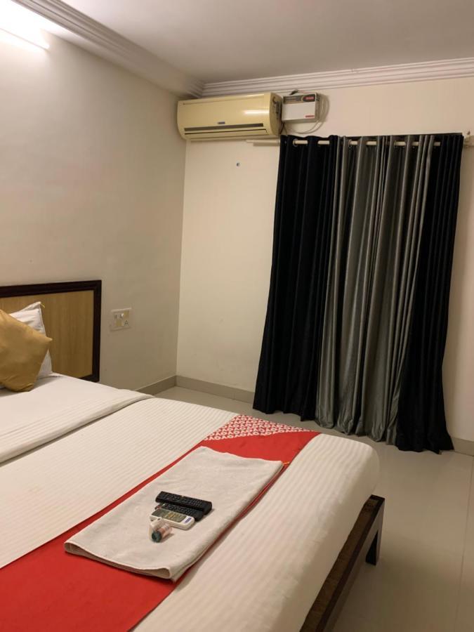Hotel Half Moon Chennai Exteriör bild