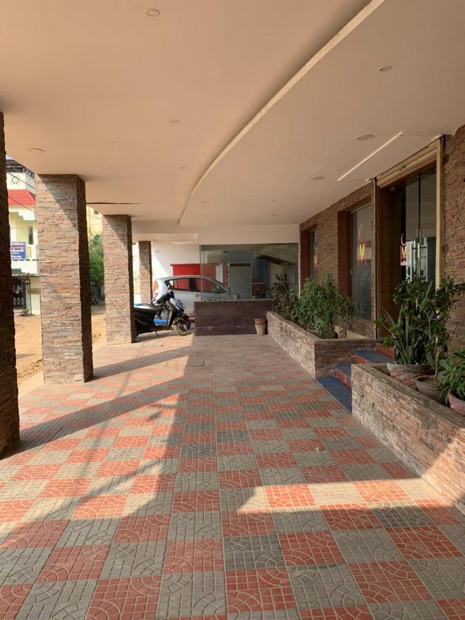 Hotel Half Moon Chennai Exteriör bild