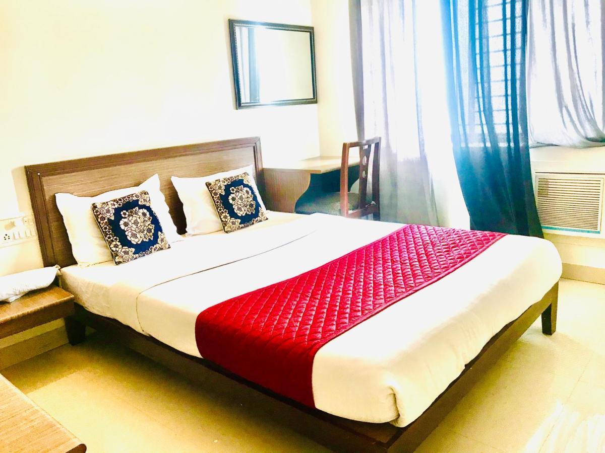 Hotel Half Moon Chennai Exteriör bild